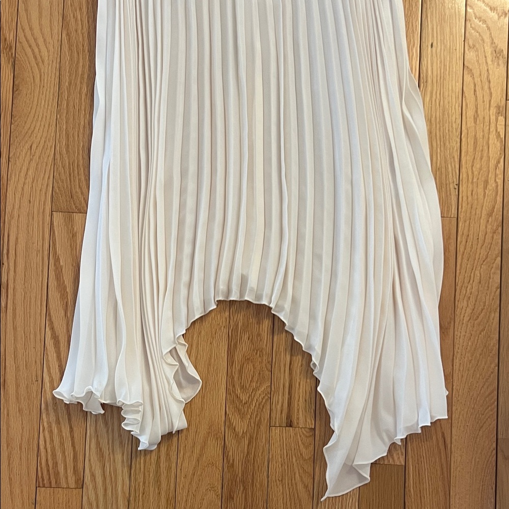NWY Commense Asymmetrical White Pleated Skirt - Picture 6 of 8